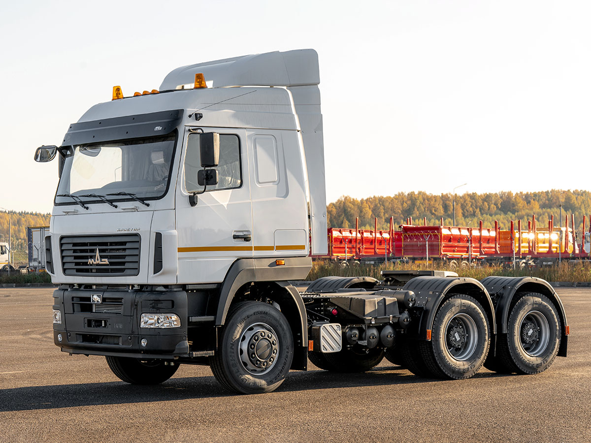 Тягач МАЗ-643028-520-020 6×4